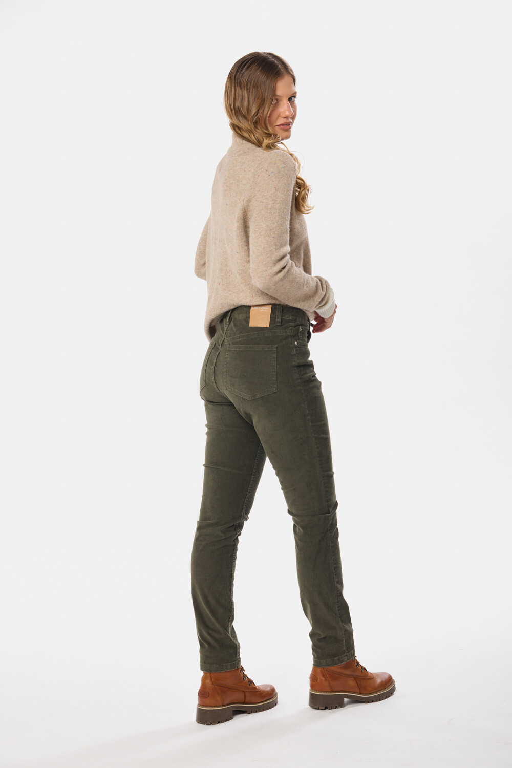 PANTALON DE PANA CON SPANDEX Verde