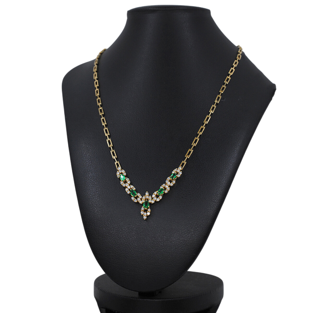 Gargantilla en oro 18k , esmeraldas y brillantes. 
