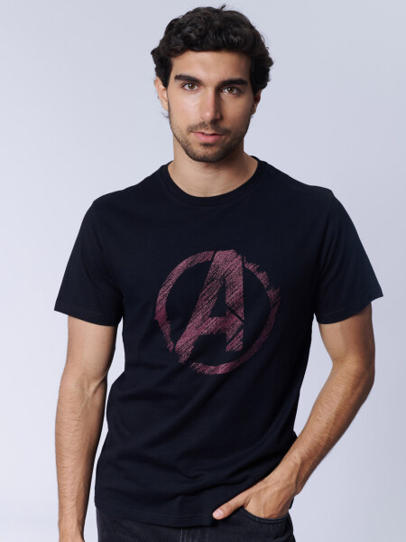 Remera Avengers Negra