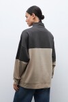 Buzo color block bordado beige