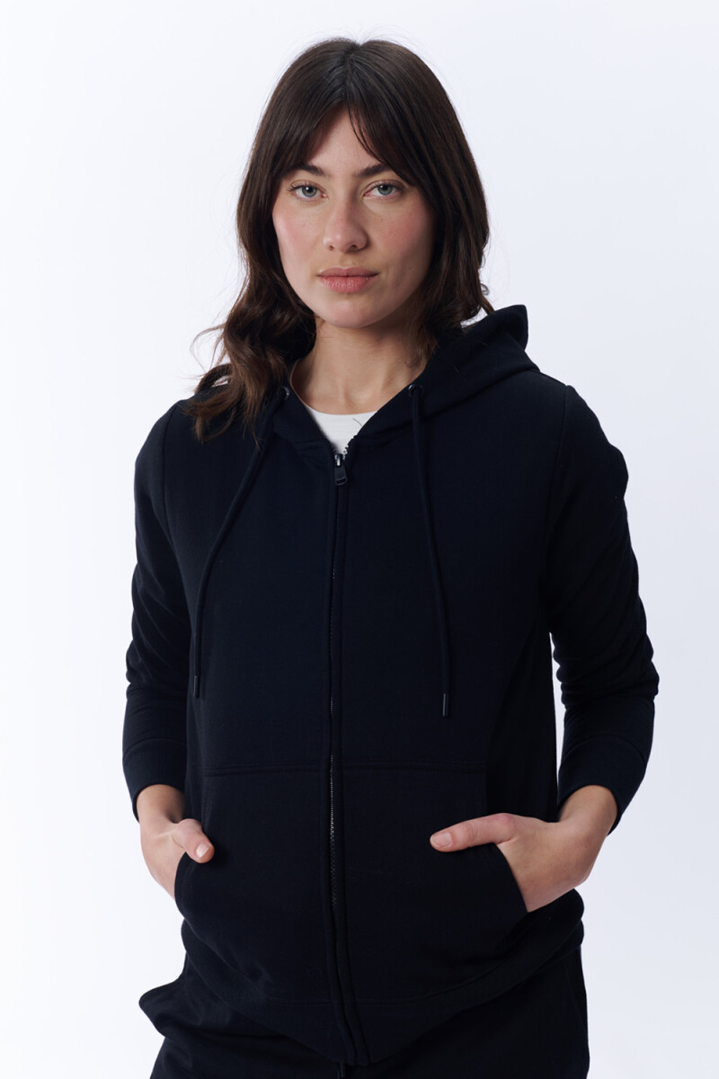 Campera Deportiva Básica Negra