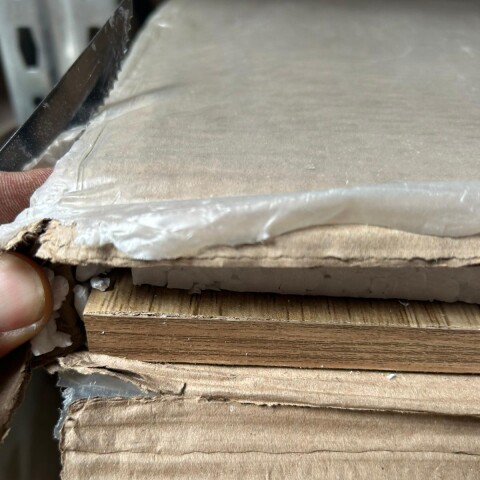 [OUTLET] Escritorio CAPI - Diseño minimal con caballete y estantes [Madera hinchada por humedad] [OUTLET] Escritorio CAPI - Diseño minimal con caballete y estantes [Madera hinchada por humedad]