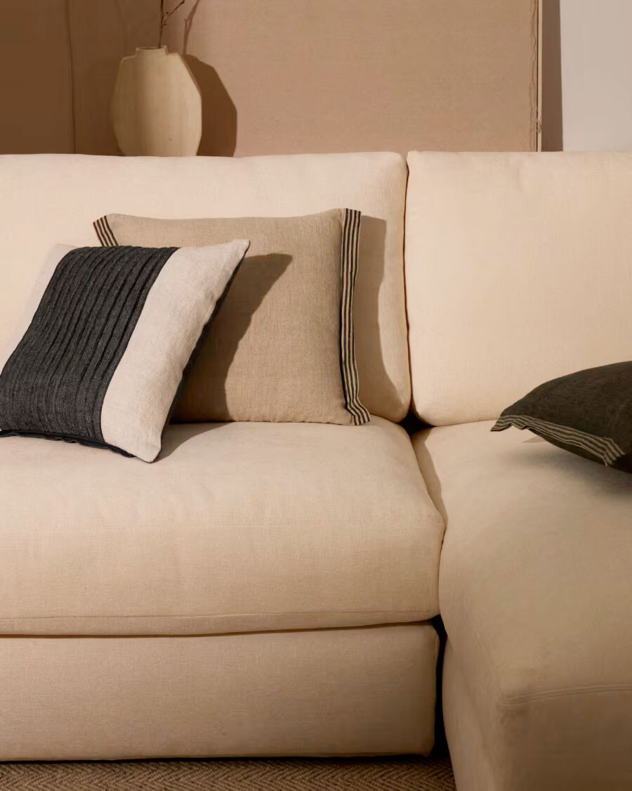 Almohadón Niven 100% lino beige jaspeado con rayas laterales 45 x 45 cm