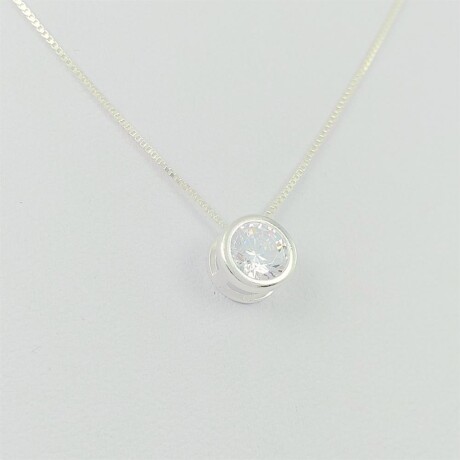 Conjunto de cadena de plata con punto de luz con circonia. Conjunto de cadena de plata con punto de luz con circonia.