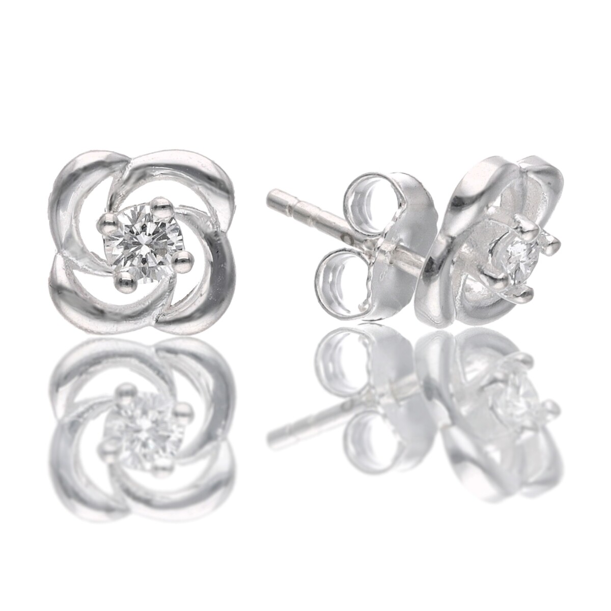 Par de tornillos en plata 925 con diamante de 0.20 cts. 