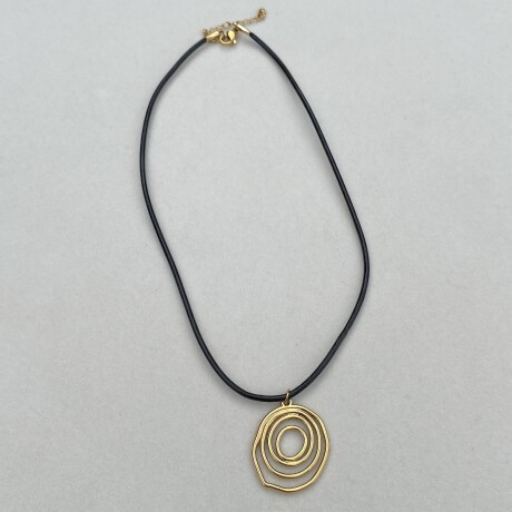 Collar LALI con dije en acero dorado Collar LALI con dije en acero dorado
