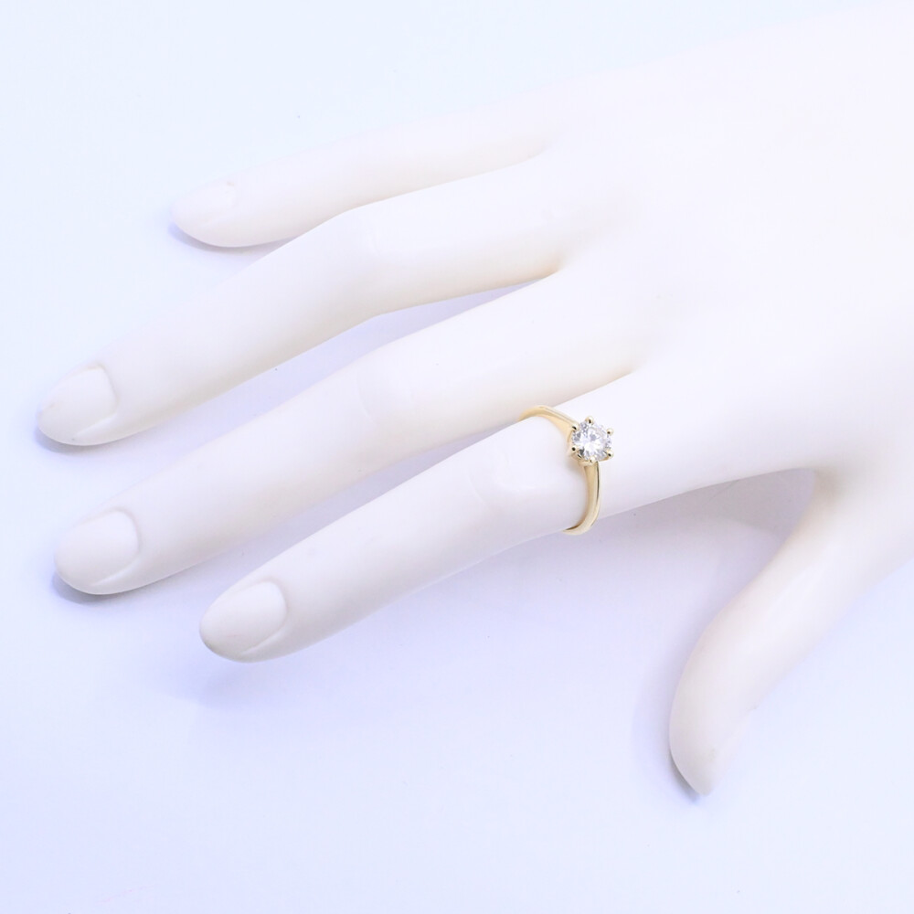 Anillo solitario oro 18k y brillante engarce 6 puntas. Anillo solitario oro 18k y brillante engarce 6 puntas.