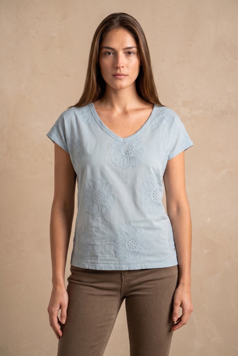 Remera Bordada Alodón Flame - Celeste 