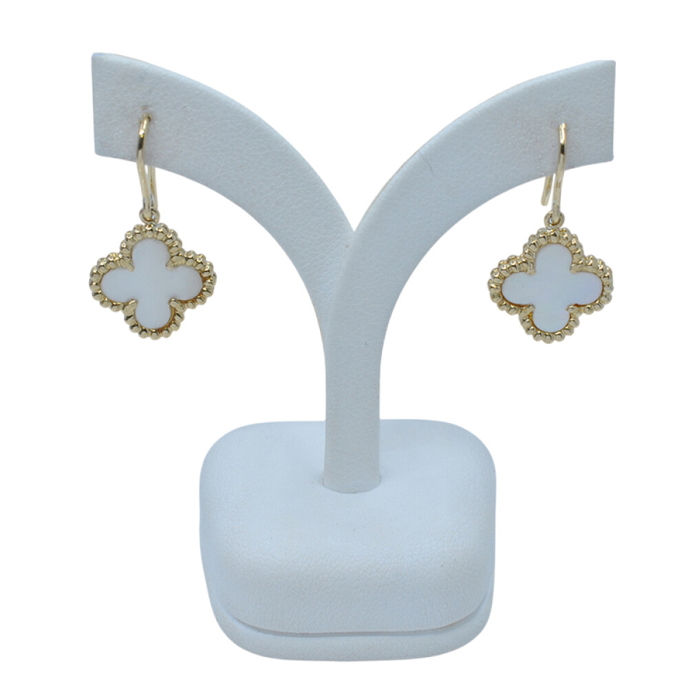 Par de caravanas en oro 18k y nácar modelo Alhambra Par de caravanas en oro 18k y nácar modelo Alhambra