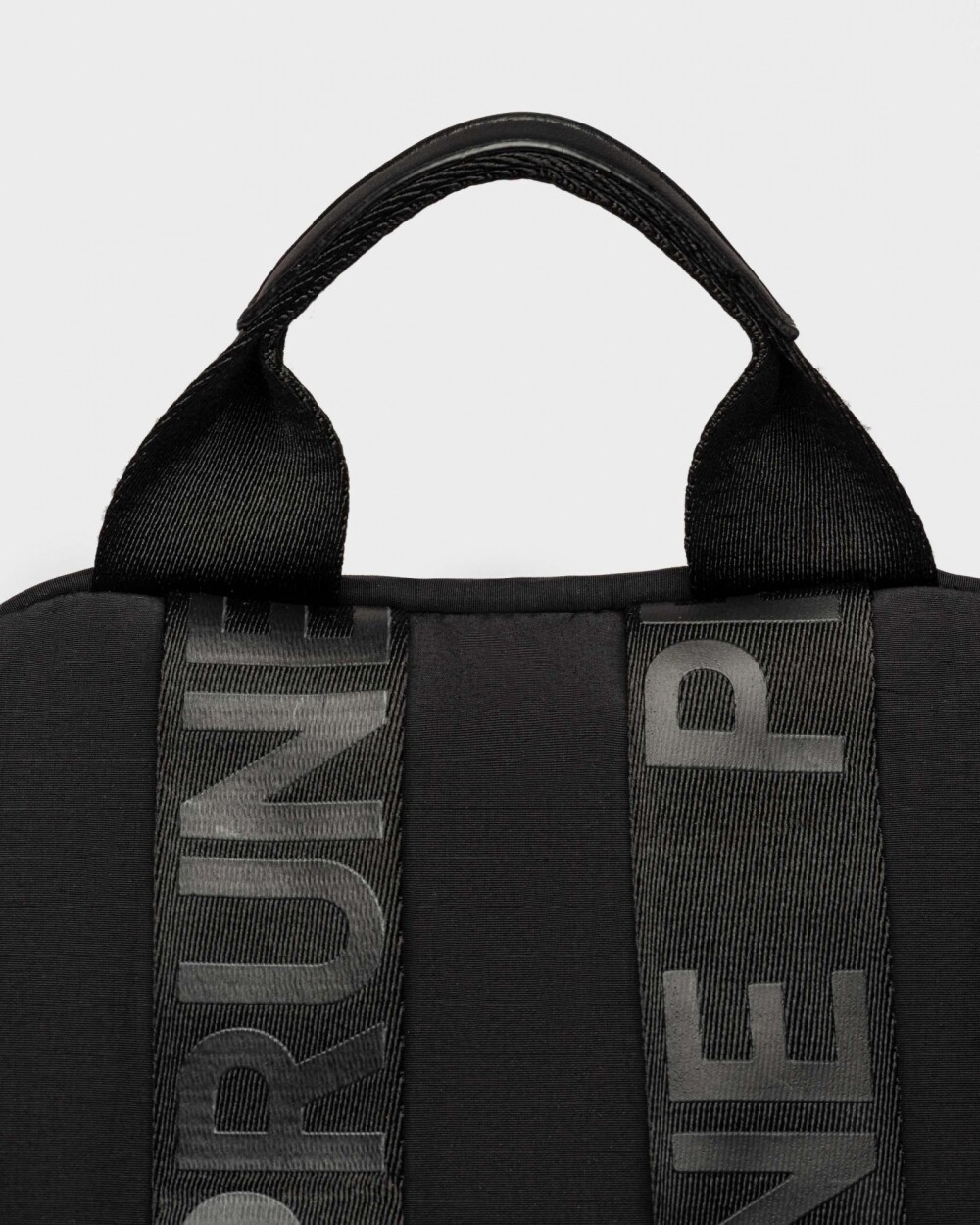 Mochila Adventure en nylon Negro