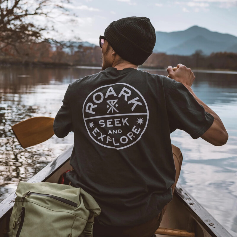 Remera Roark Seek & Explore Signet - Azul Remera Roark Seek & Explore Signet - Azul