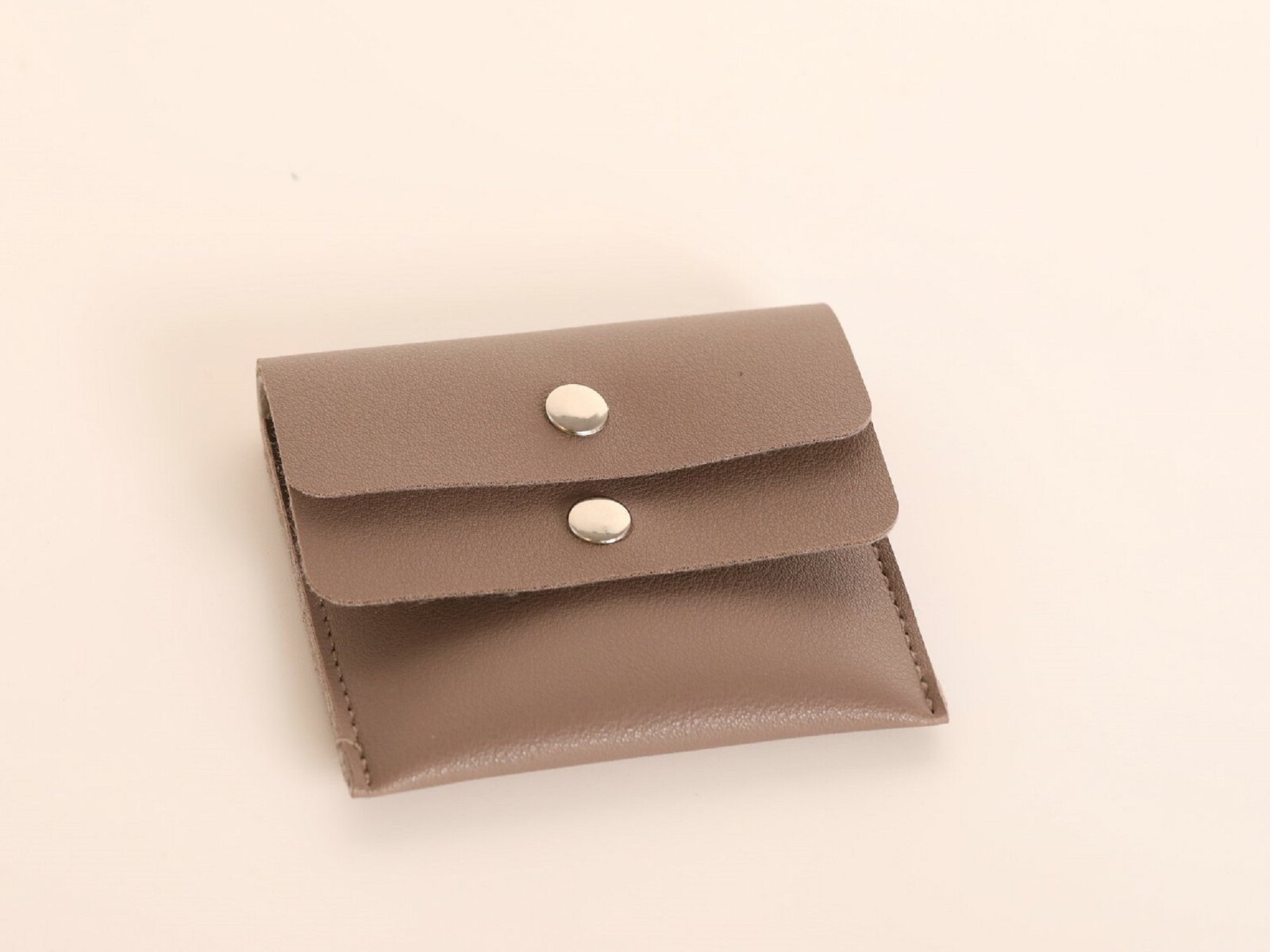 BOLSA PARA JOYAS CON TAPA ARRIBA (GRIS) 