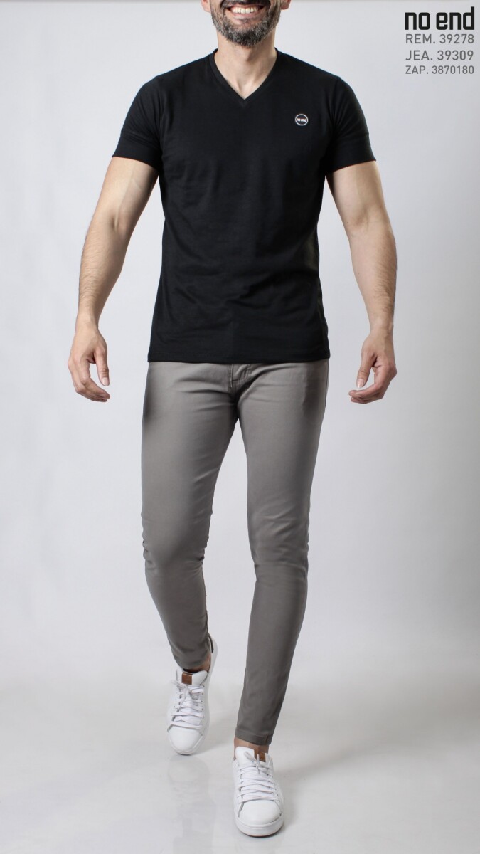 REMERA ESCOTE V CON PUñO 