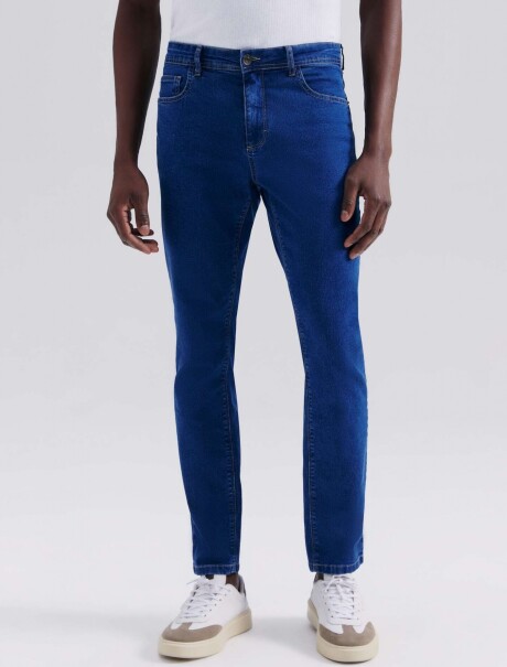 PANTALÓN DE JEAN BÁSICO SLIM CON ELASTANO AZUL