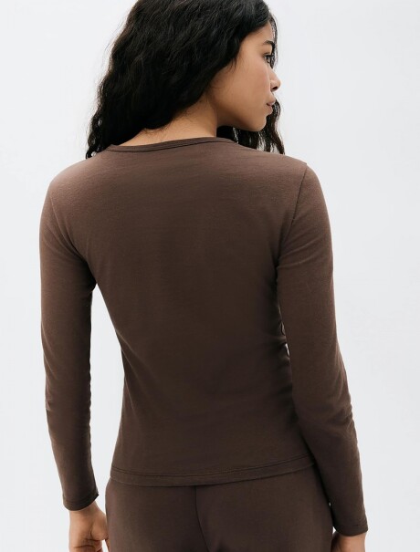 CAMISETA BÁSICA MANGA LARGA MARRÓN