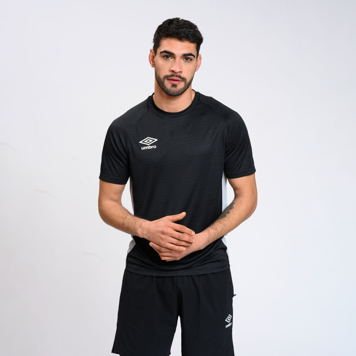 REMERA TRINY HOMBRE Umbro Hombre - 025 