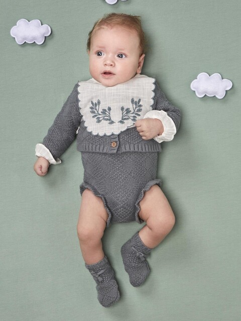 Babero Bordado Blanco Roto