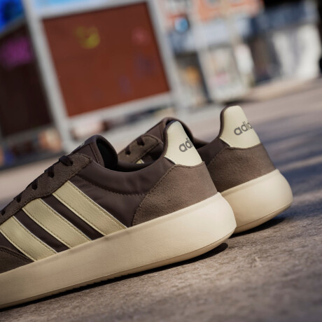 adidas BARREDA DECODE Brown