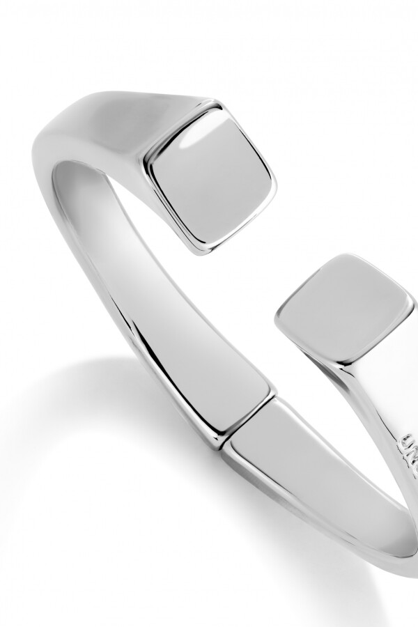 PULSERA RÍGIDA BAÑDA EN PLATA DE LEY ACABADO LISO Y FORMA CUADRADA Pulsera