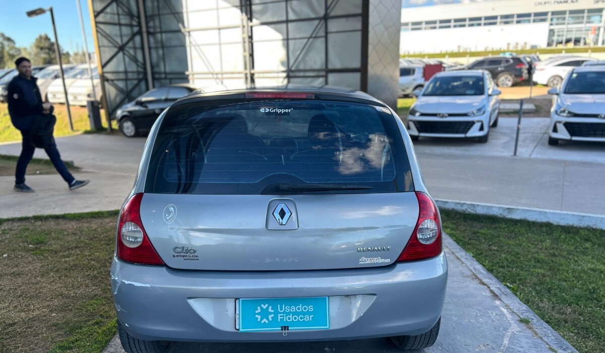 Renault Clio Expression 1.0 2006 Renault Clio Expression 1.0 2006
