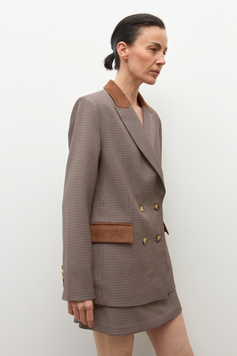 Blazer con detalles en simil gamuza tostado