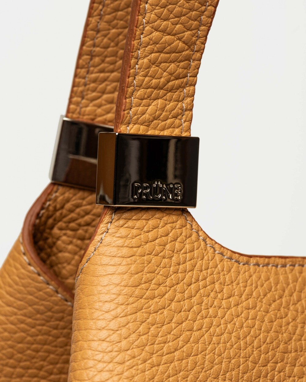 Bolso Eterial en cuero graneado Cuoio