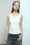 Musculosa con ojalillos blanco
