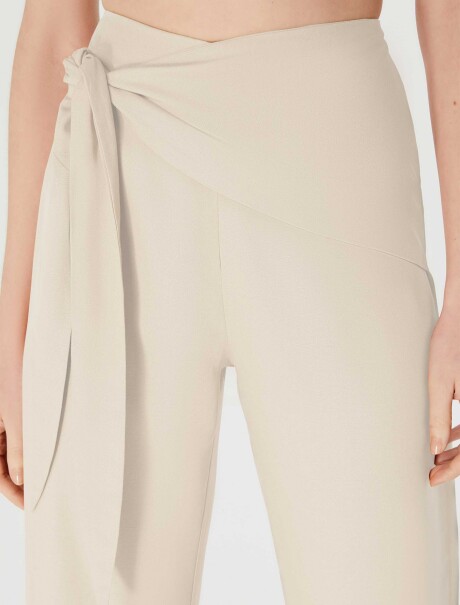 PANTALÓN CON LAZO PANTALON FEM