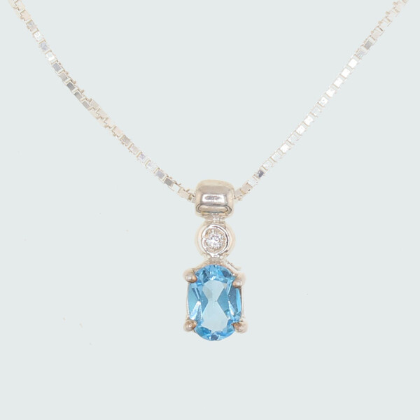 Colgante Brio Oval de MOON en Plata 925 con topacio azul y brillante - Incluye cadena Colgante Brio Oval de MOON en Plata 925 con topacio azul y brillante - Incluye cadena