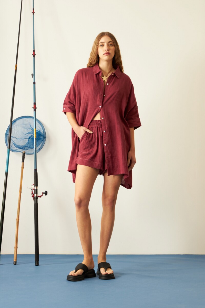 Short con bolsillos bordo