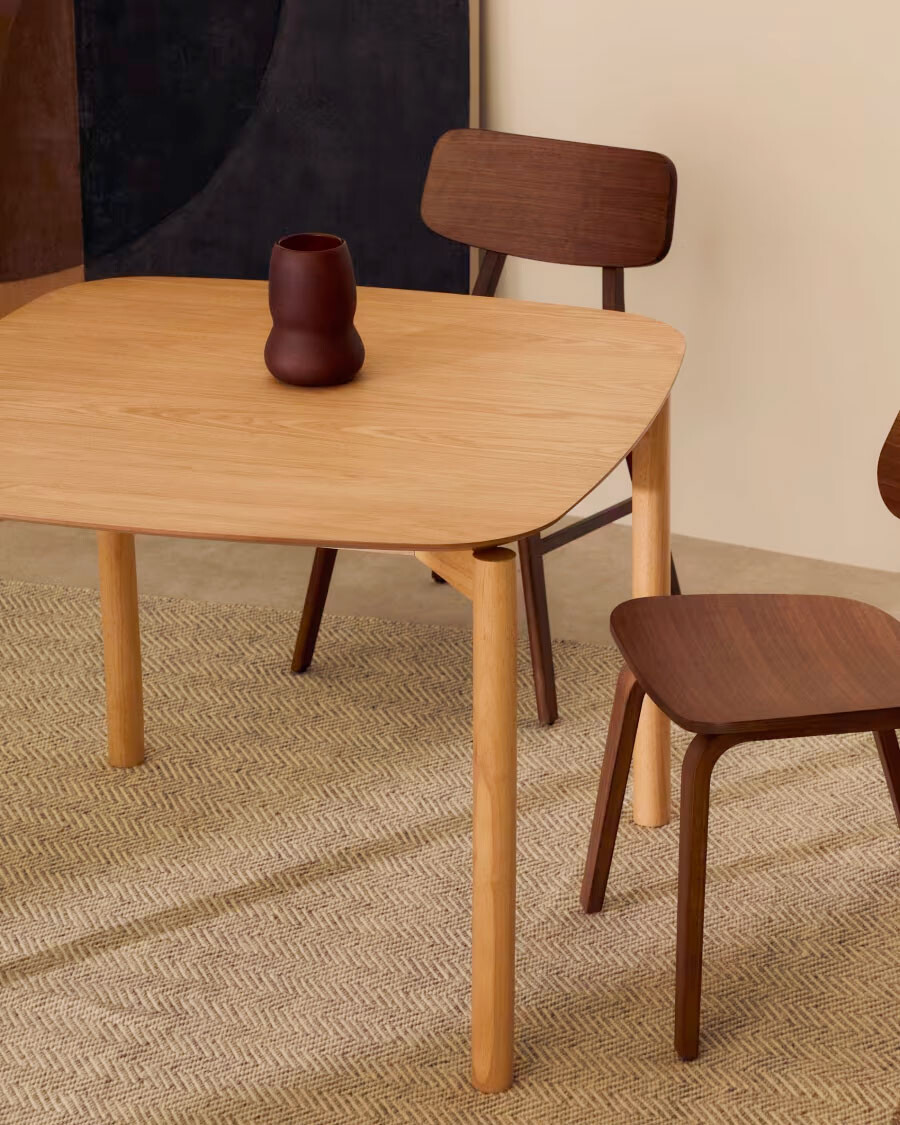 Mesa Indara cuadrada de chapa de fresno y madera maciza de caucho con acabado tono natural 100 x 100 cm