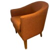 Poltrona patas de madera tapizada en tela color ladrillo Poltrona patas de madera tapizada en tela color ladrillo