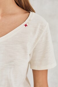 Remera Escote V Algodón Nácar