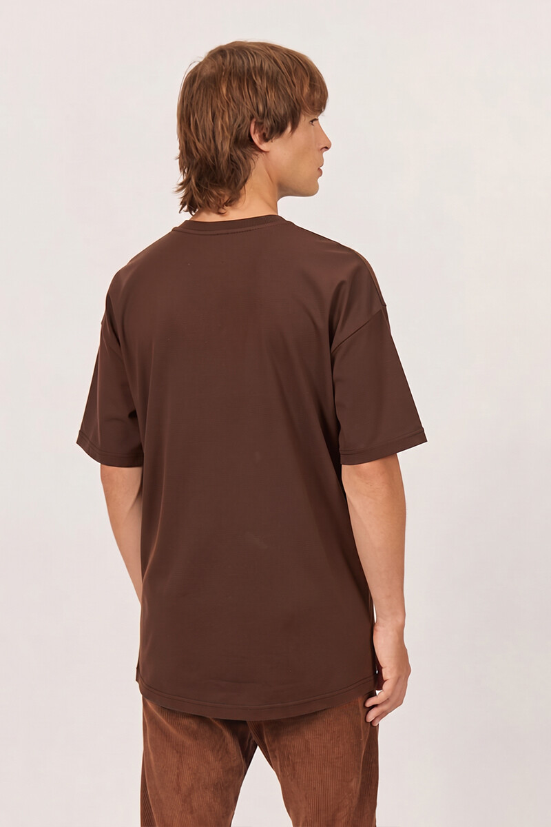 REMERA ARCH EMB OVER TEE H-marron