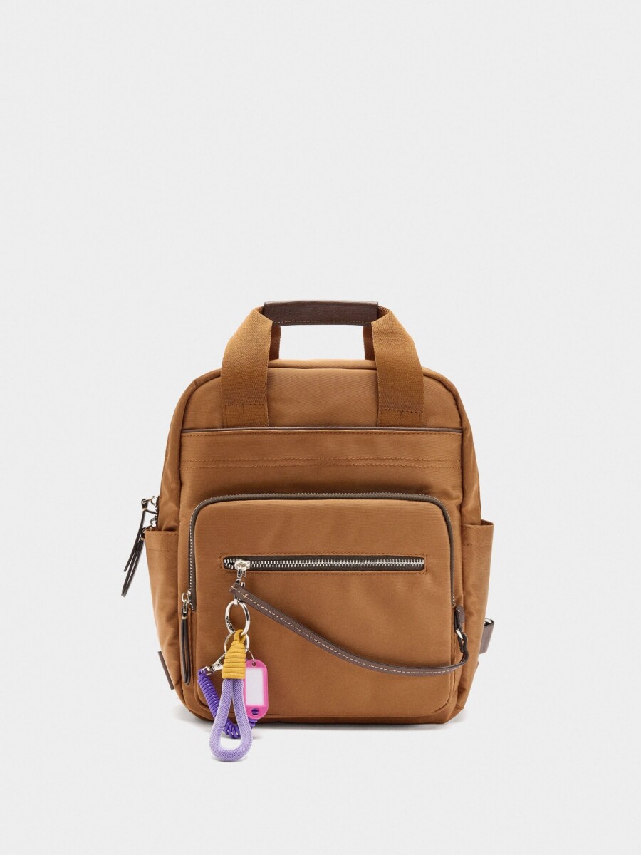 Mochila De Nylon Con Colgante camel