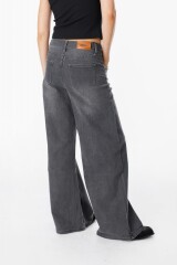 Jean Nyra Gris Oscuro