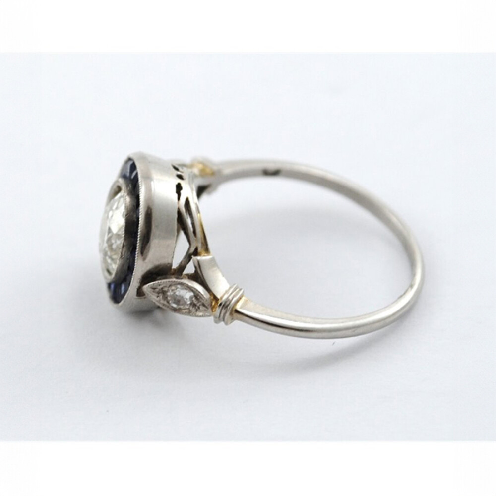 Anillo platino, brillantes y zafiros sintéticos Anillo platino, brillantes y zafiros sintéticos