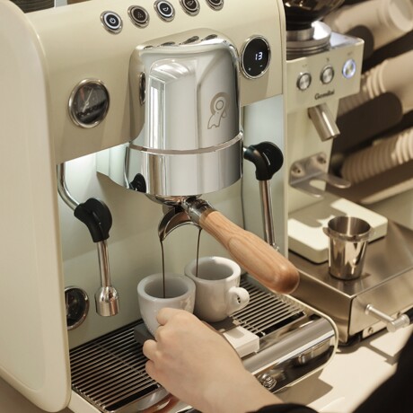 Máquina de Café Expresso Semiautomática 2 Grupos 2.5 Litros Máquina de Café Expresso Semiautomática 2 Grupos 2.5 Litros