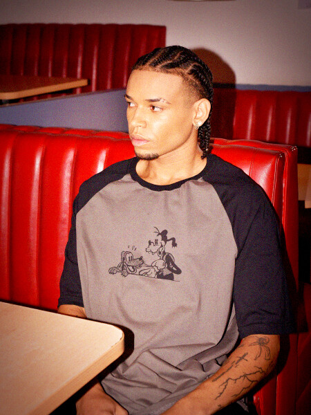 REMERA GOOFY RETRO GRIS OSCURO