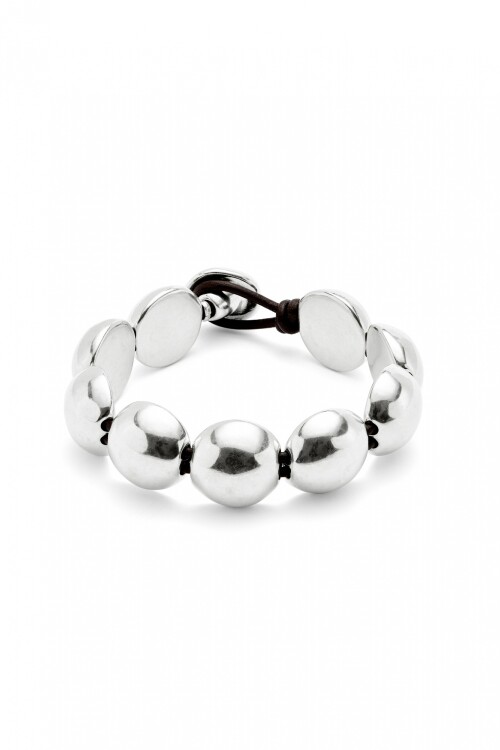 PULSERA DE CUERO CON CUENTAS GRANDES DE ALEACIÓN DE METALES BAÑADAS EN PLATA DE LEY Pulsera