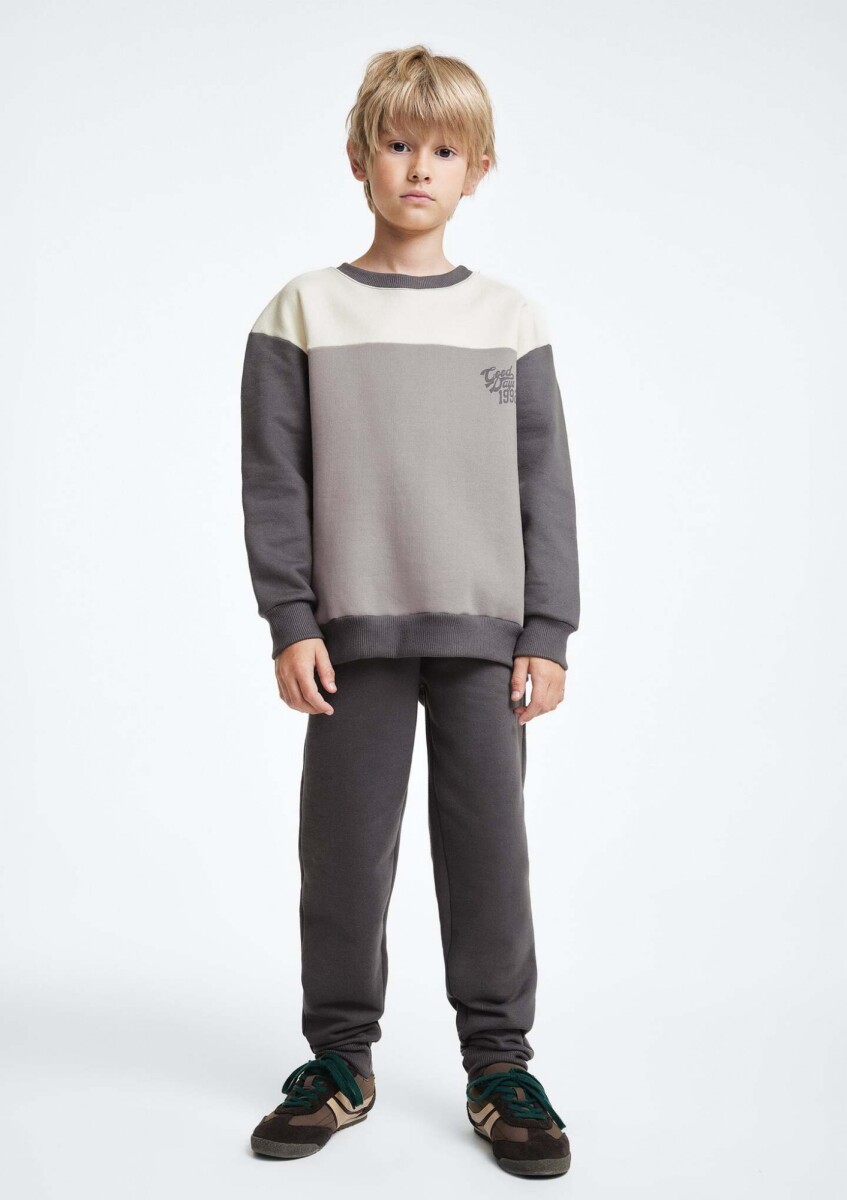 CONJUNTO INFANTIL CON ESTAMPA - GRIS 