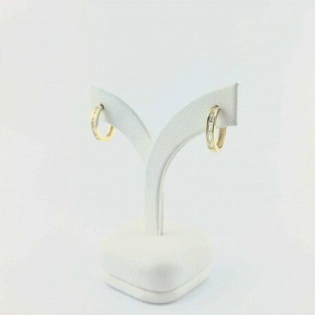 Aritos de oro 9ktes con circonias baguette. Aritos de oro 9ktes con circonias baguette.