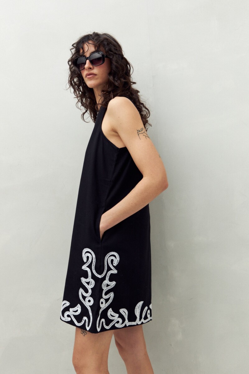 VESTIDO KUTA BORDADO Negro