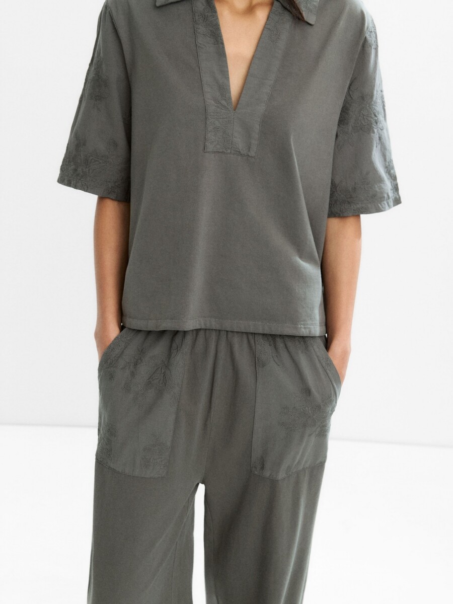 Pantalón 100 % Algodón Con Bordado caqui