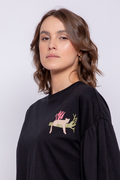 REMERA LEOPA Negro