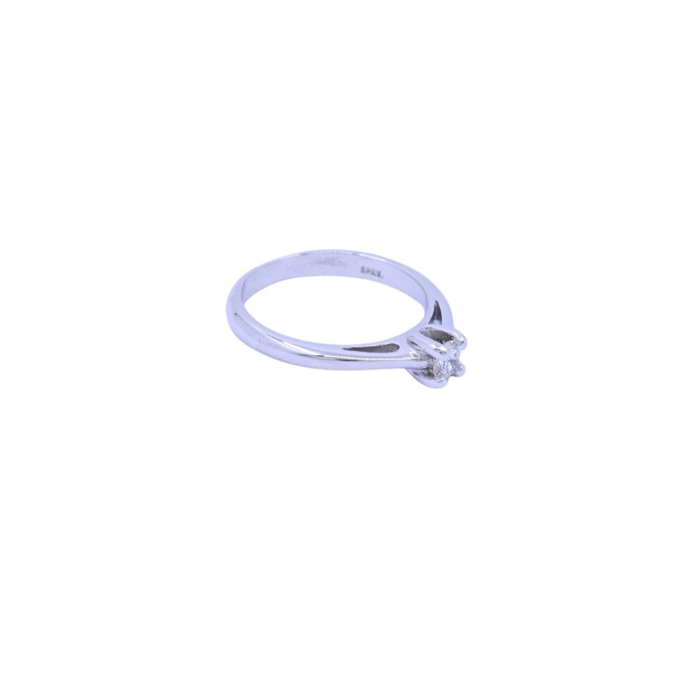 Solitario 18 k blanco con brillante engarce 4 puntas. Solitario 18 k blanco con brillante engarce 4 puntas.