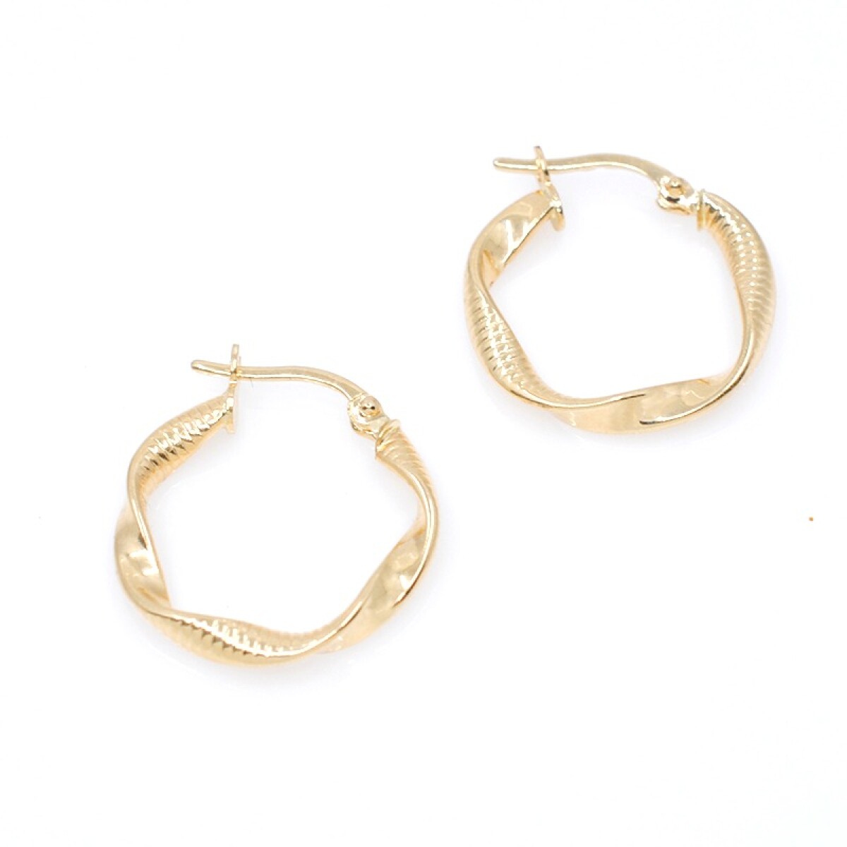 Aros torneados en oro 18k. Diametro 18mm 