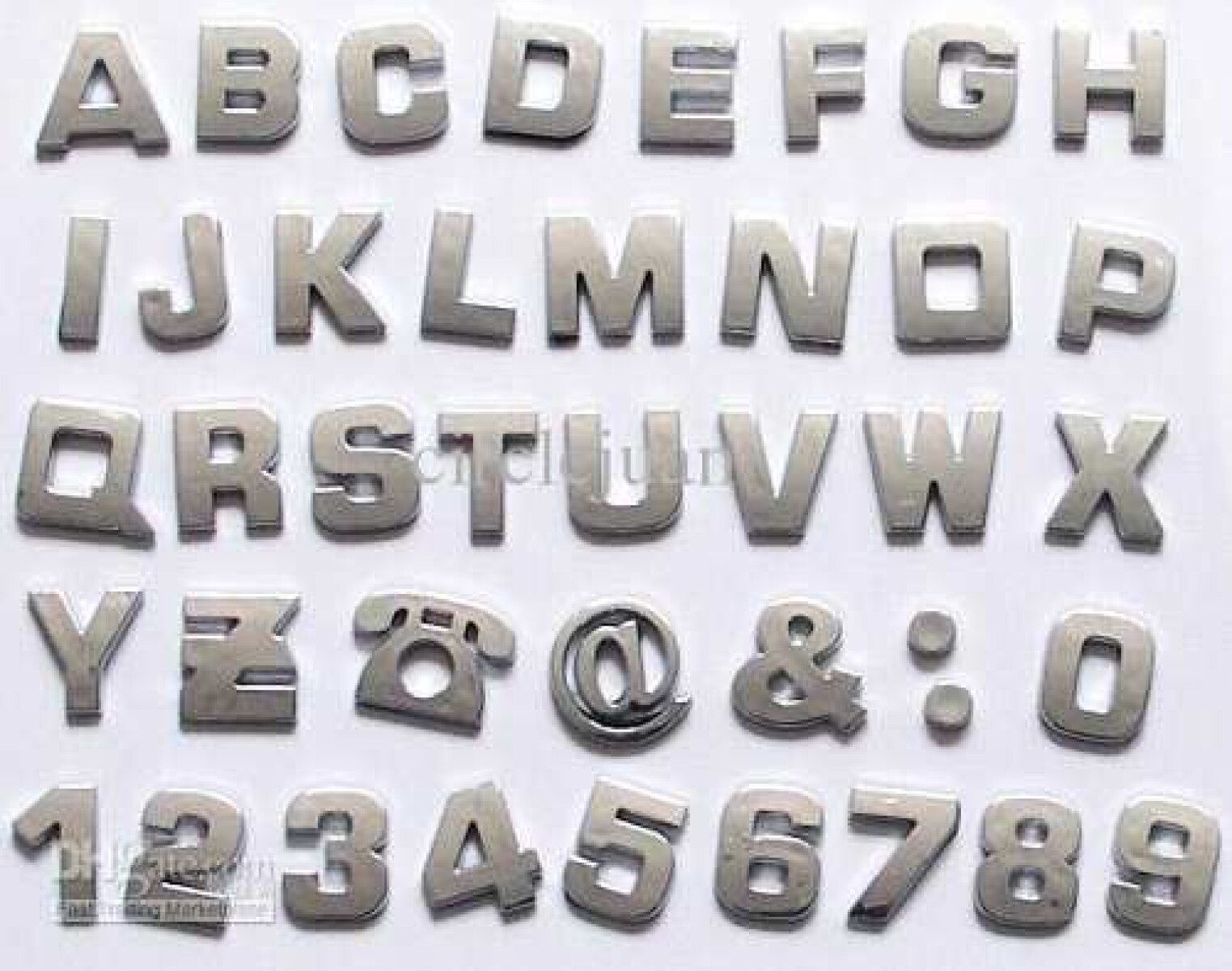 ACCESORIO EXTERIOR - KIT LETRAS CROMADAS ADHESIVAS 200 PZAS - 