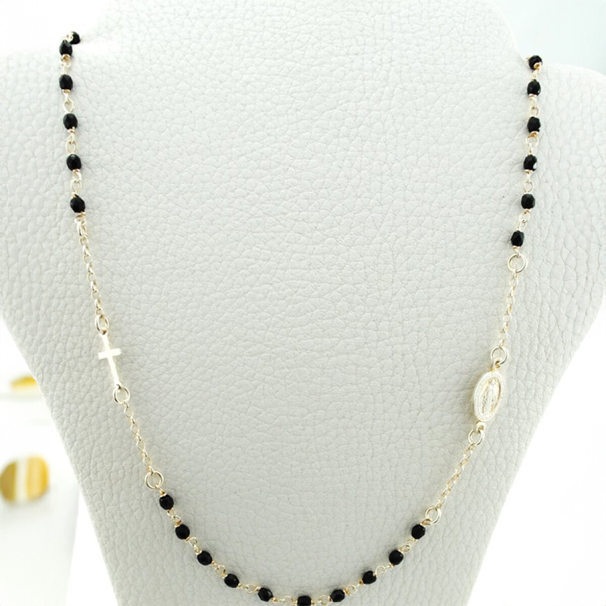 Collar En Plata, Cuentas En Onix, Cruz Y Medalla Milagrosa En Plata 