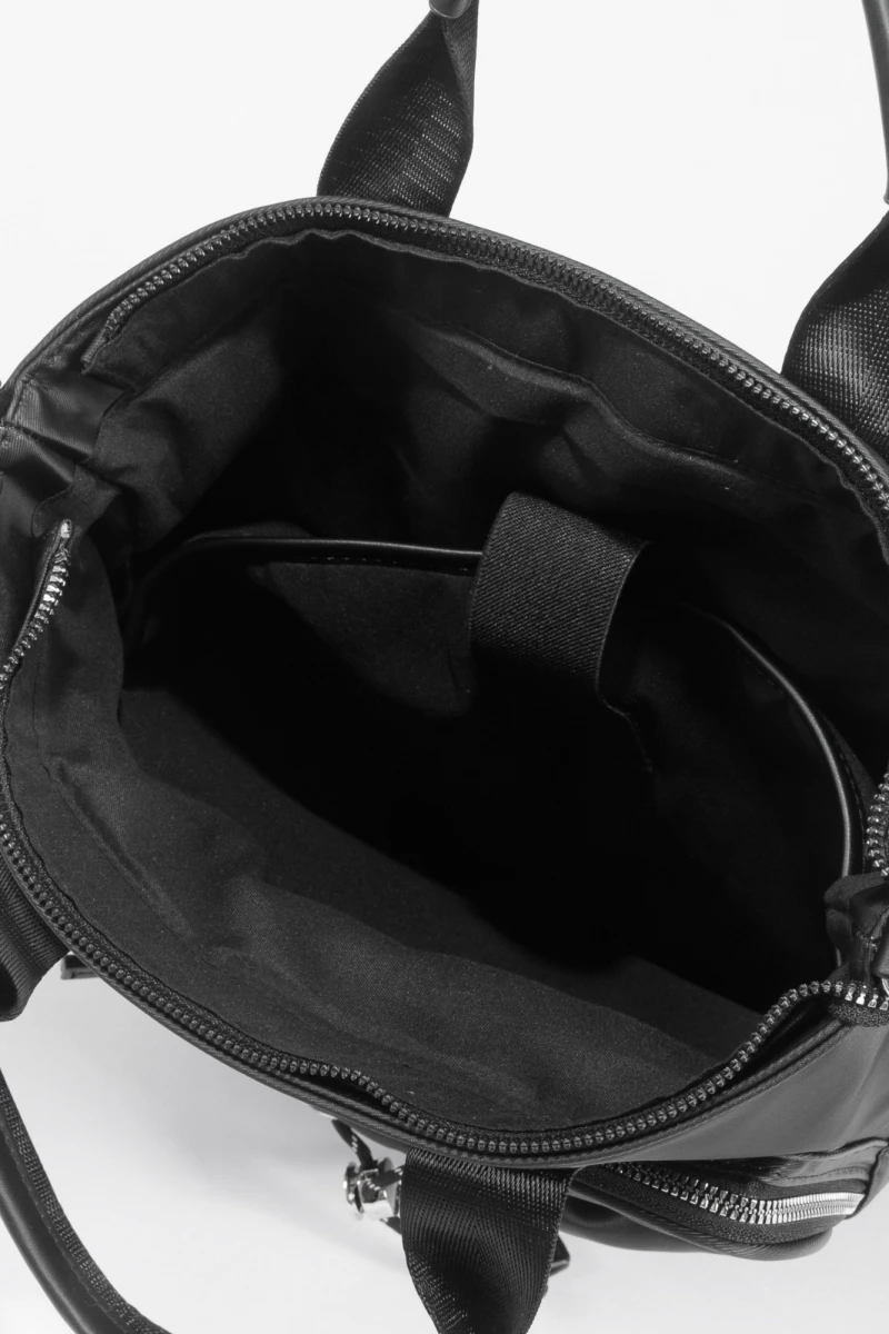 Mochila porta laptop con bolsillo fruncido negro